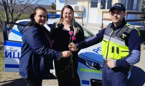 Police officers in Burgas region hand out flowers to ladies behind the wheel  - 1