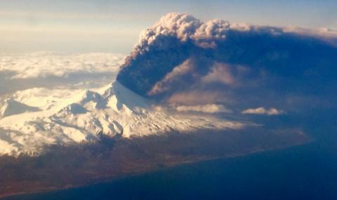 Вулкан изригна в Аляска - 1