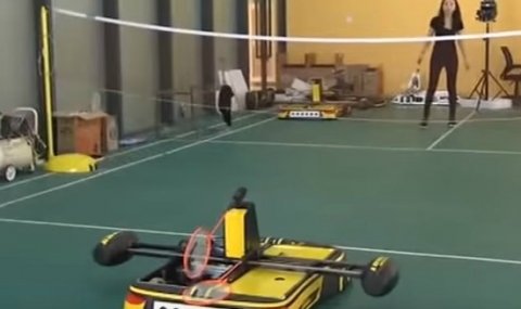 Китайски студенти създадоха робот, който играе бадминтон (Видео) - 1
