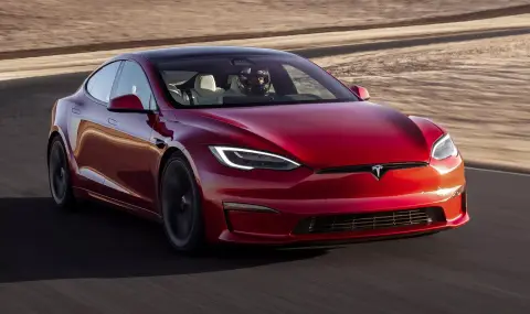 Tesla обновява 2 милиона автомобила за да направи автопилота по-безопасен - 1