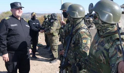  Каракачанов: Провежда се най-мащабното учение на армията ни от 20 години (СНИМКИ) - 1