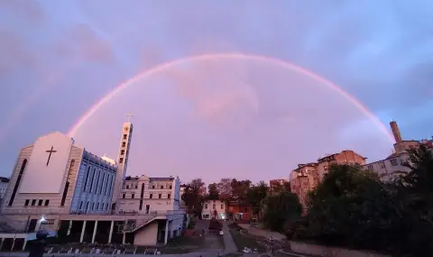 Двойна дъга след цветен изгрев над София - 1