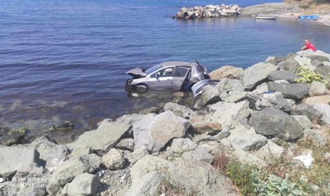 Самоуби се мъжът, който се хвърли с автомобила си в морето - 1