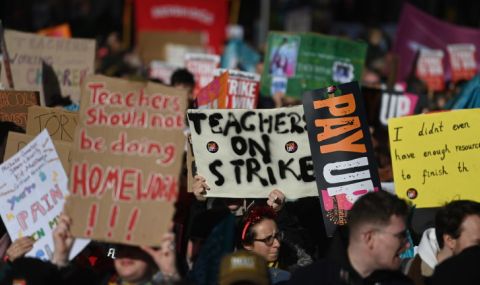 Половин милион служители стачкуваха във Великобритания  - 1