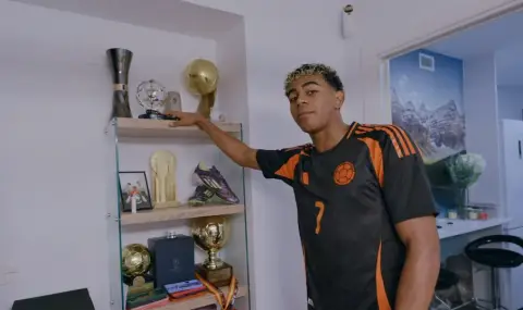 Ламин Ямал показа уютния си дом: трофеи, спомени и неподозирани съкровища - 1