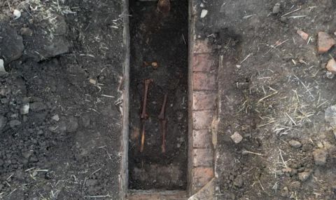 Тракторист откри случайно зидан гроб от римско време край Попово - 1