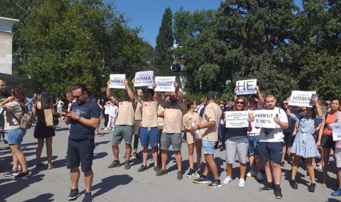 Варна на протест срещу COVID мерките - 1