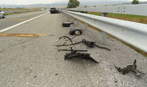 Катастрофа с три коли затруднява трафика между Монтана и Враца  - 1