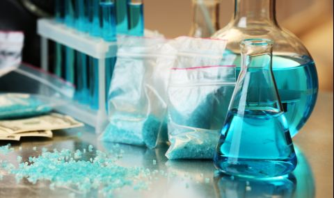 Митничари в Хонконг иззеха рекордните 1,8 тона течен метафетамин - 1