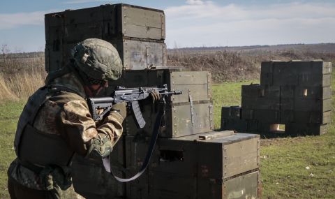 Москва: Украинските военни, атакували днес кораби в Севастопол, са обучени от британски експерти - 1