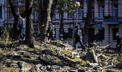 Володимир Зеленски за ударите в Одеса: Украйна не е единствената руска цел  - 1