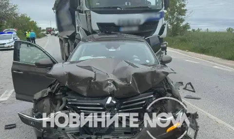 Камион блъсна служебната кола на кмета на Кричим