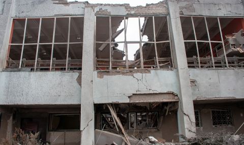 Руските сили удариха украинска психиатрична болница  - 1