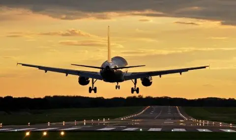 German Airports Association warns of jet fuel shortage  - 1
