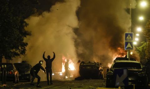 Арестуваха 49 протестиращи в Марсилия, демонстрантите щурмуваха оръжеен магазин - 1