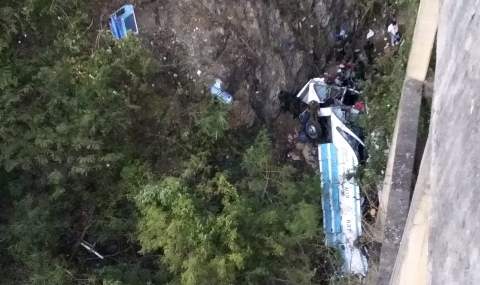 Десетки загинаха при тежка катастрофа в Тайланд - 1