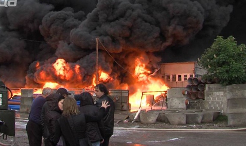 Голям пожар горя във Враца (Видео) - 1