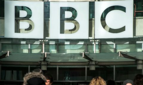 Опозицията във Великобритания: Ръководството на Би Би Си се поддава на политически натиск - 1
