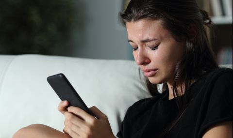 Вдовица разбра мрачна тайна от телефона на покойния си съпруг - 1