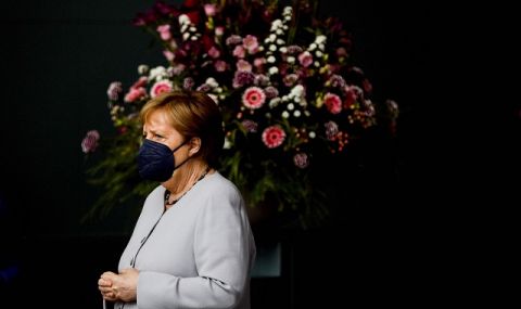 Личен пример! Меркел се ваксинира с "Модерна" след първа доза "АстраЗенека" - 1