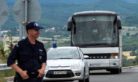 Сериозна катастрофа с откраднат автобус в Солун - 1