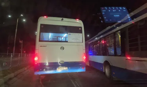 Камъни потрошиха стъкло на автобус №148 във Варна - 1