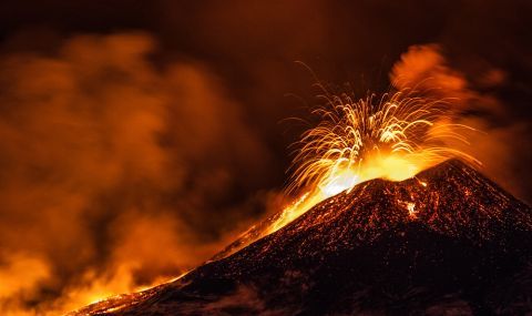 Тревога в Сицилия! Вулканът Етна изригна отново - 1