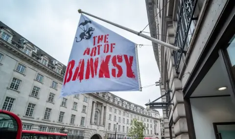 Световноизвестният уличен творец Банкси изрисува фасадата на Висшия съд в Лондон (СНИМКА) - 1