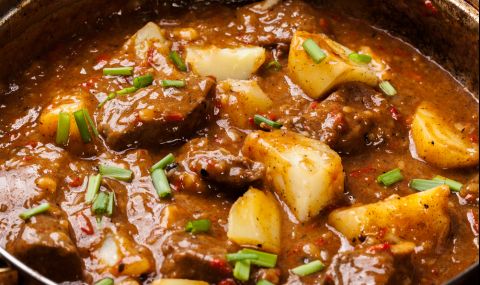 Рецепта на деня: Яхния с телешко и картофи - 1