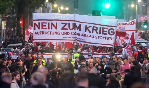 Over 366,000 people took part in demonstrations in Germany  - 1