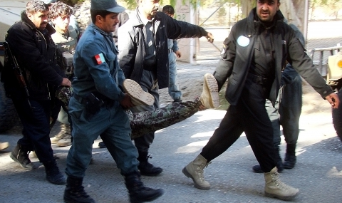 Най-малко 10 убити в банка в Афганистан - 1