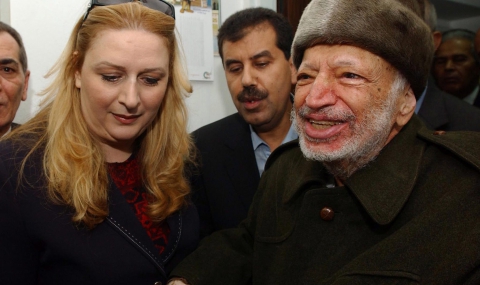 Вдовицата на Арафат: Стотици пъти исках да го напусна - 1