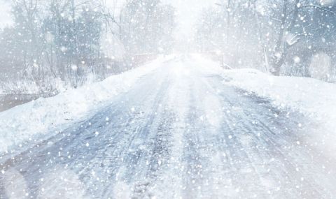 АПИ предупреди шофьорите: Тръгвайте с готови за зимни условия коли - 1