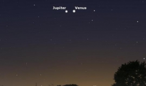 Юпитер прегръща Венера в двойна звезда - 1