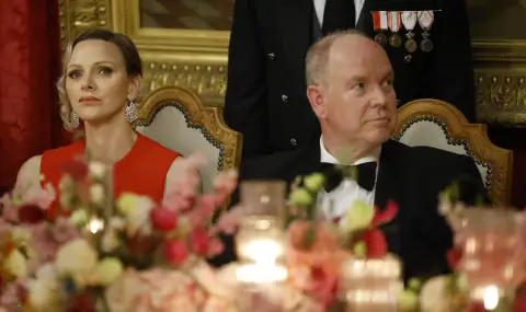 Кралското семейство на Монако сподели своята коледна картичка, на която присъства и изненадващ член на фамилията (СНИМКА) - 1