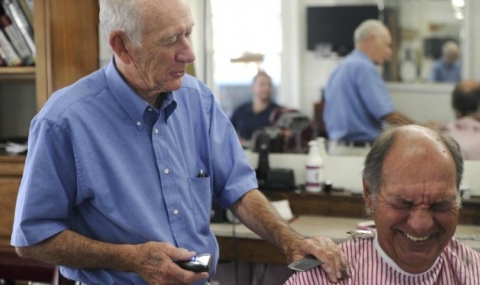 Възрастен бръснар саботира свой колега в Кънектикът - 1