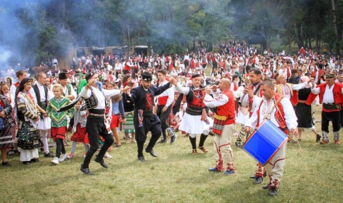 Фестивалът на фолклорната носия &quot;Жеравна 2016&quot; започва в петък - 1