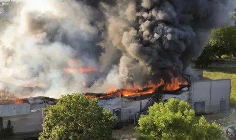 Голям пожар в хипермаркет в Разград - 1