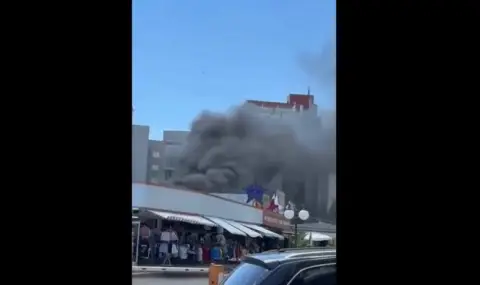 Пожар до хотели в Слънчев бряг, огънят обхвана и покрив на магазин