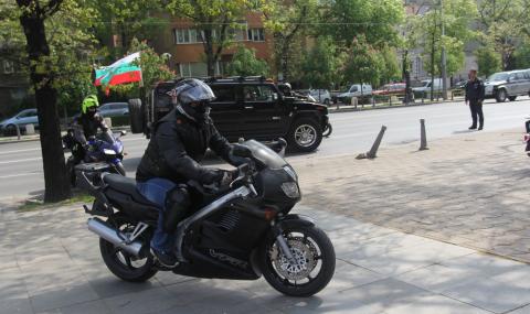 COVID-19 отложи откриването на мотосезона - 1