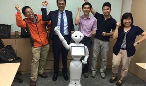 Хуманоидни роботи постъпват на работа в държавна администрация - 1