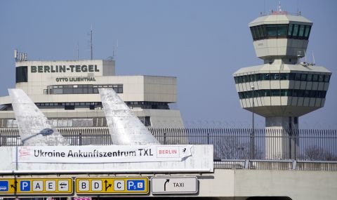 Берлин се задъхва от украински бежанци, създава условия за 10 000 легла на летище - 1