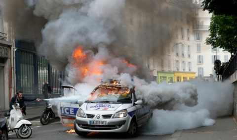Бесни протести във Франция - 1