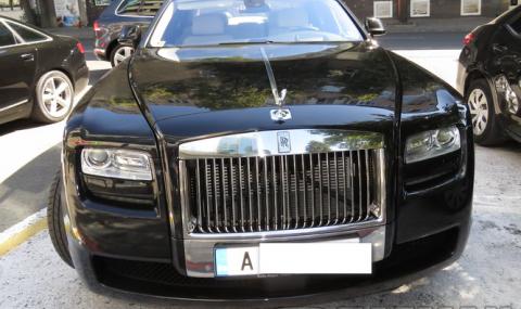 Общинският съветник Бенчев показа Rolls-Royce-а си - 1