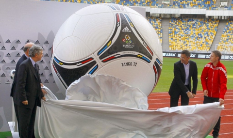 Евро 2012 отлага приема на новобранци в Украйна - 1