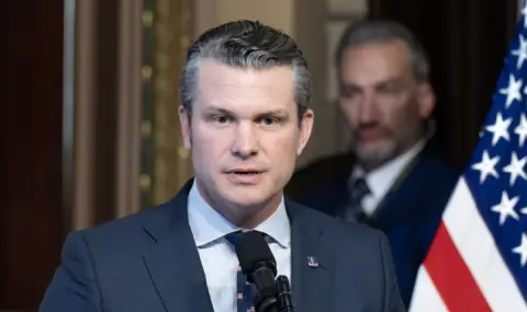 Два венецуелски военни самолета прелетяха край боен кораб на САЩ - 1