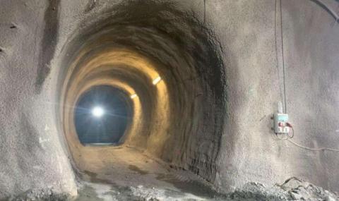 Срутване в тунел „Железница”, има затрупани хора - 1
