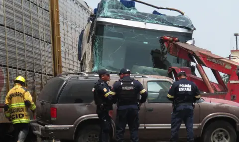 Автобусна катастрофа в Мексико взе много жертви - 1