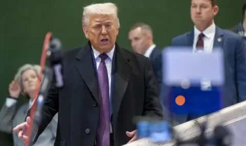 Тръмп: Огромен флот пътува към Иран