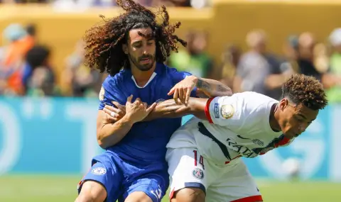 Дръпнаха буйната коса на Кукурея - последва червен картон (ВИДЕО) - 1